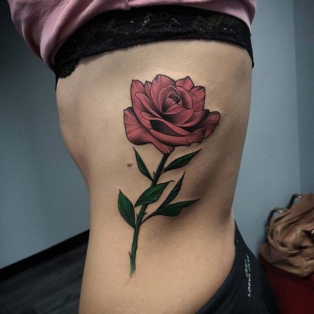 Idéia de tatuagem de costela com uma única rosa vermelha