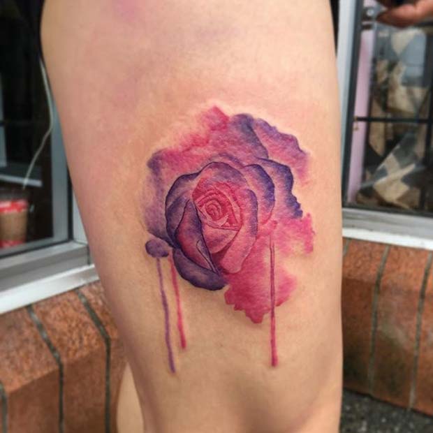 Ideia de tatuagem de rosa aquarela rosa e roxa