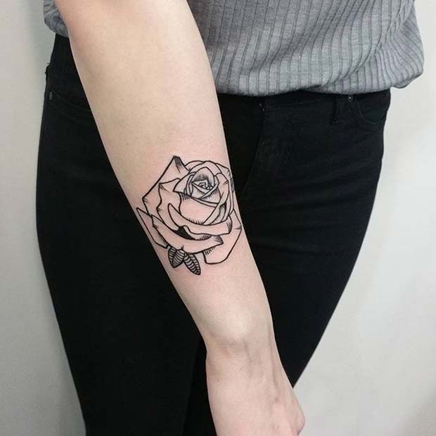 Idéia ilustrada de tatuagem de braço rosa em tinta preta