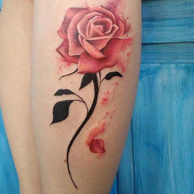 Pétala de rosa rosa com ideia de design de tatuagem de haste escura